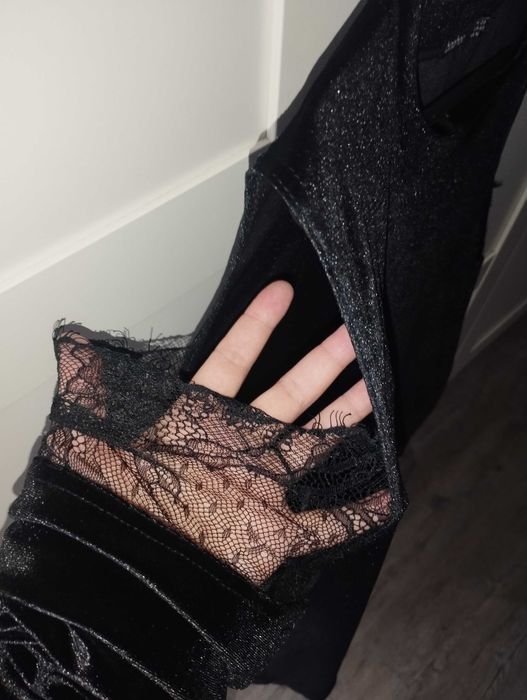Bluza z wycięciami na ramionach luźna