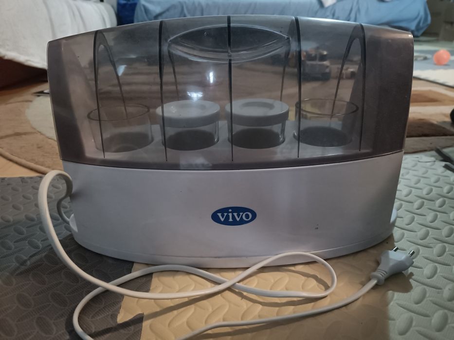 Йогуртниця Vivo на 4 стакани по 200мл
