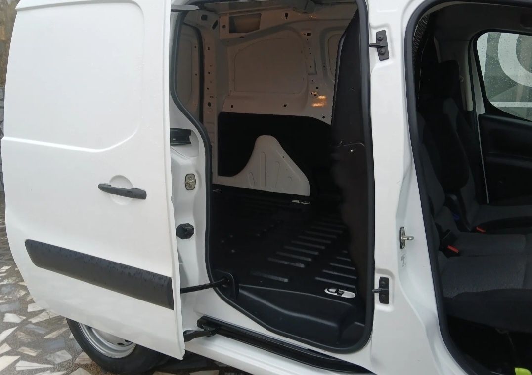 Citroën Berlingo 1.6 HDI 
Iva dedutível 
Marca e Modelo: Citroën Berli