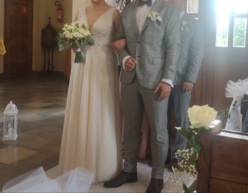 Suknia  ślubna wraz z welonem