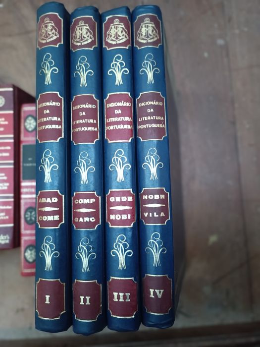 Enciclopédias e livros