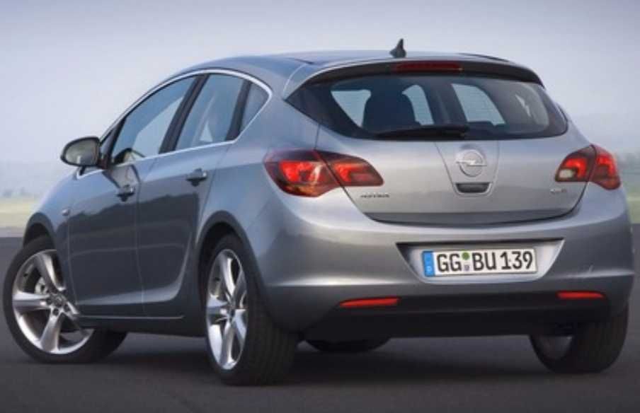 Отражатель заднего бампера Opel Astra J 2015