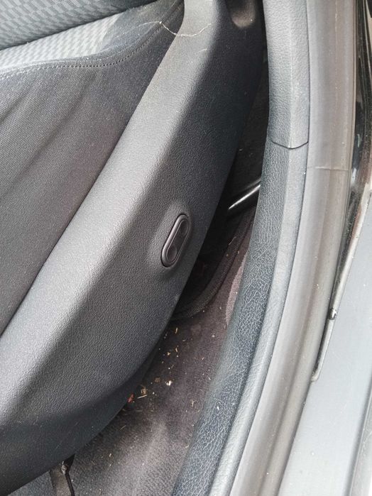 Audi A4 B5 sedan kubełki fotele pompowane lędzwia tapicerki kratki kpl