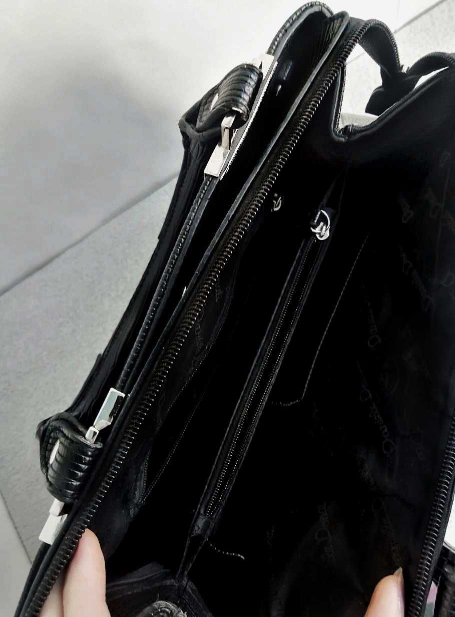 Классическая чёрная сумка с короткими ручками