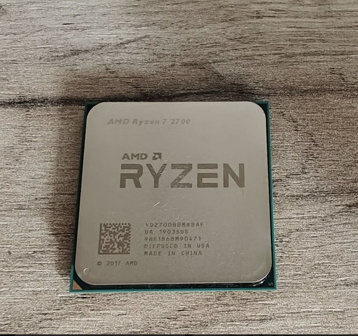 Процесор Ryzen 7 2700