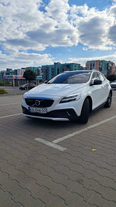 Volvo v40 cross country 2019р