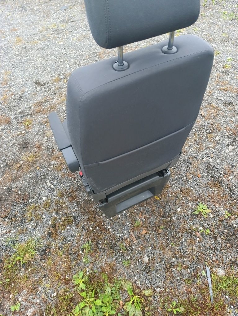 Fotel pasażera siedzenie pojedyncze z podłokietnikami VW t5 t6 czarny
