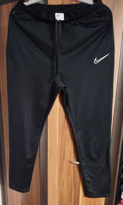 Spodnie dresowe męskie Nike rozmiar L stan idealny