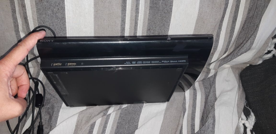 Ps3 Super Slim com 1 Comando red e 4 Jogos