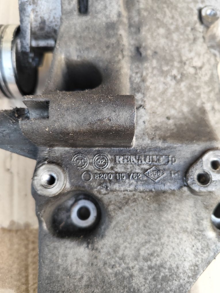 Podstawa alternatora, pompy wspomagania Renault laguna II 1.9 dci