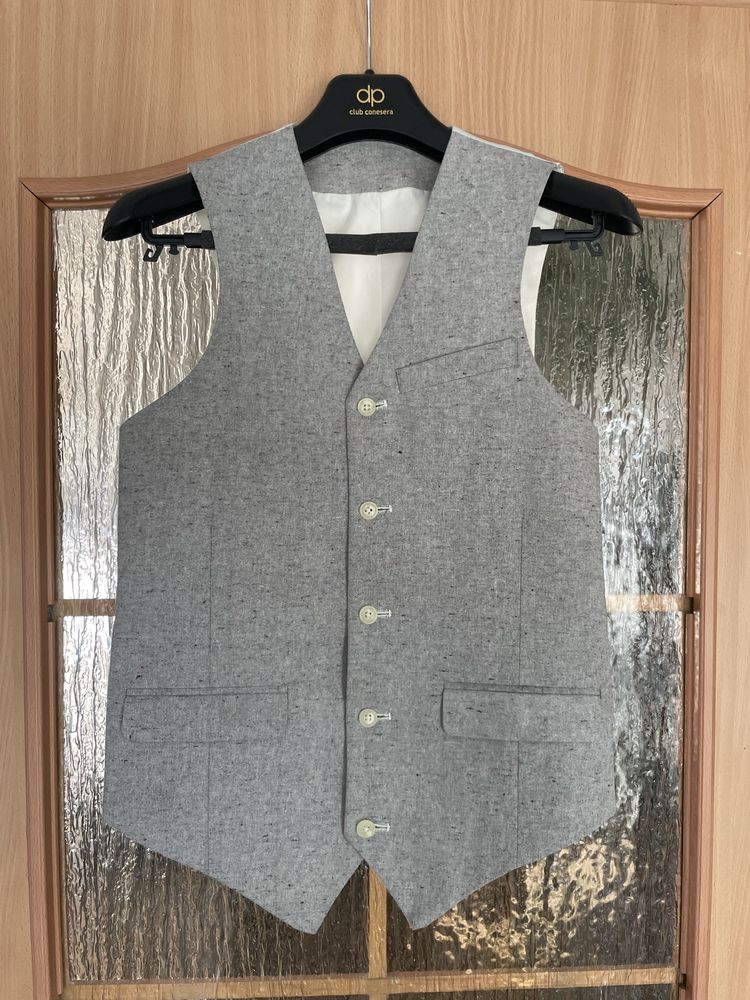 Elegancka szara kamizelka do garnituru Asos.
