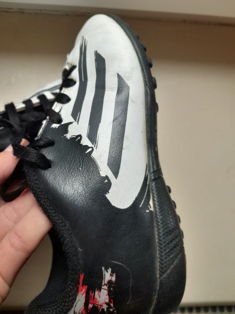 Buty piłkarskie adidas , pół korki 29