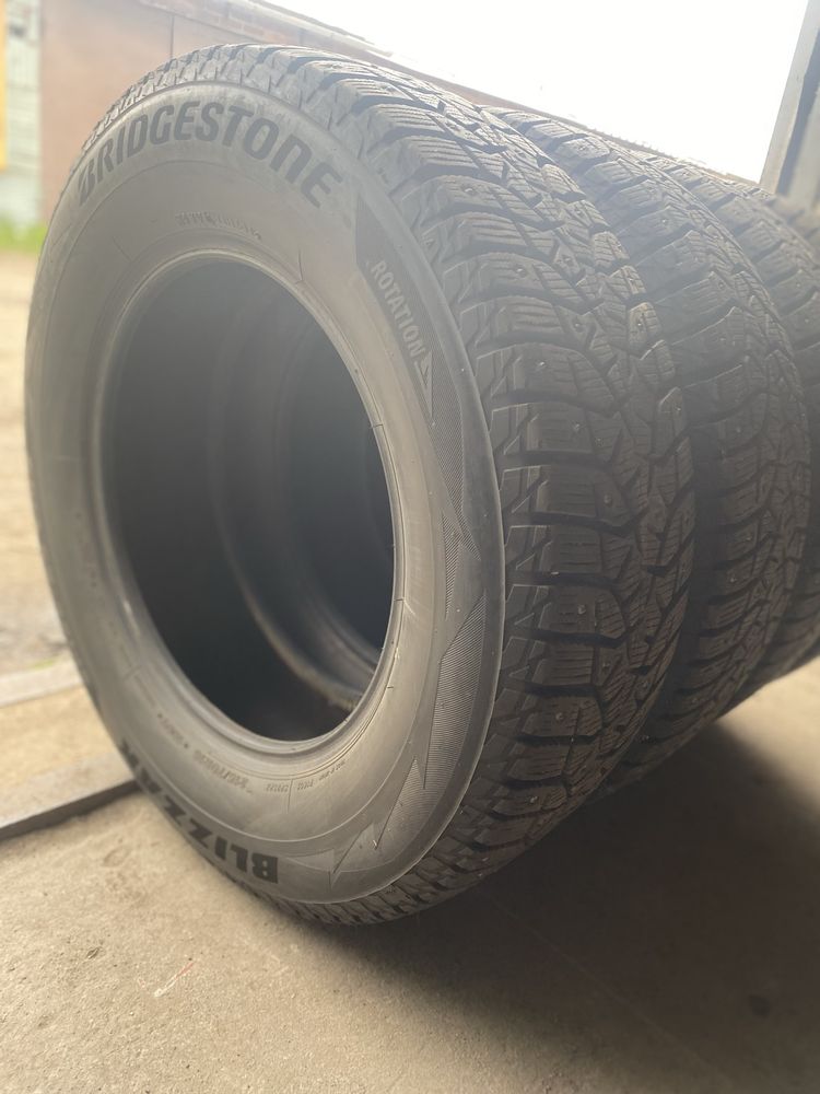 Продам BRIDGESTONE 215/70r16