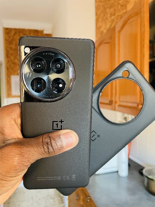 One plus 12 512Gb 16 Gb de RAM