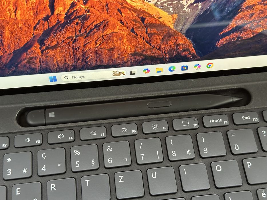 Surface Pro X Signature клавіатура зі стілусом
