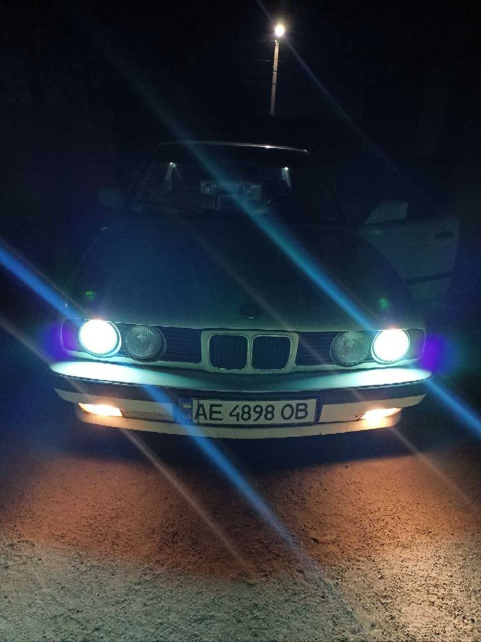 Автомобиль BMW 5-series