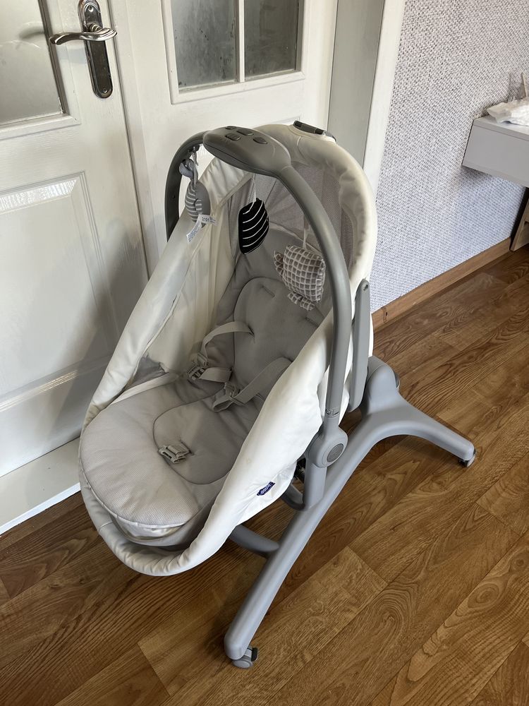 Chicco Baby Hug 4 in 1 з матрасиком і фірмовими простирадлами