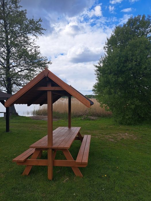 Stolik z ławkami zadaszony ławkostolik