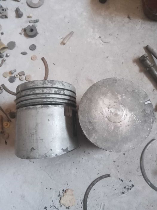 Поршня циліндрів