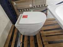 Miska WC stojąca przyścienna Roca  Ona Rimless bezkołnierzowa + deska