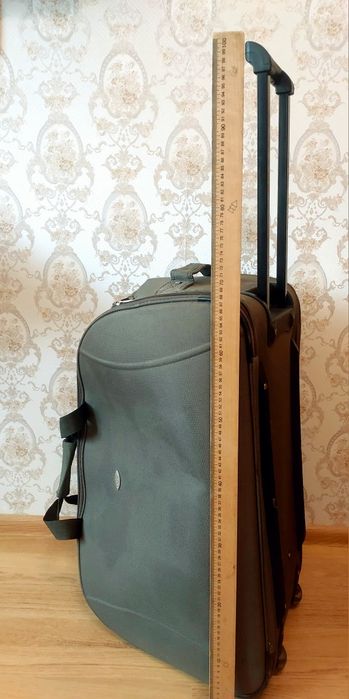 Сумка дорожня на колесах з висувною ручкою