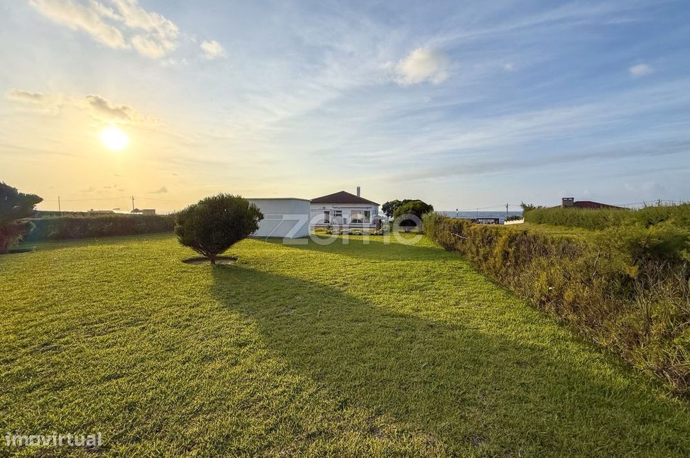 Moradia com Vista Mar Deslumbrante e com garagem nos Mosteiros.