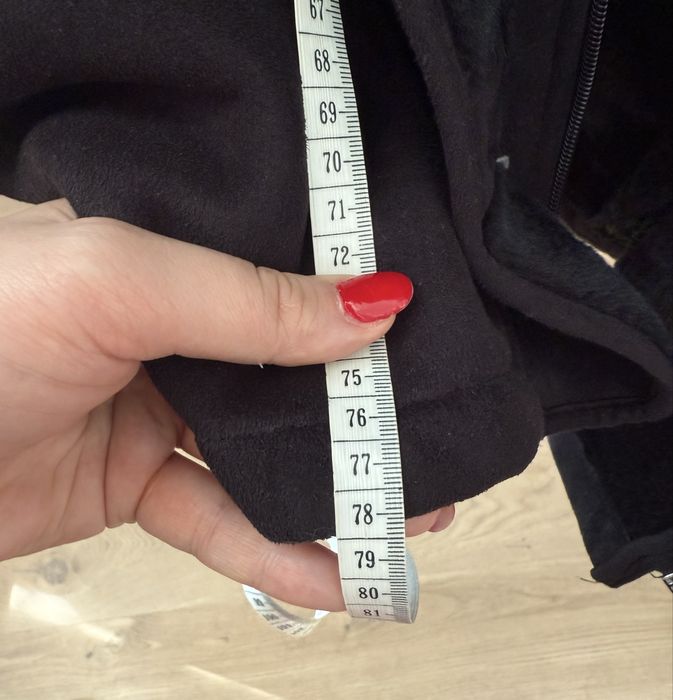 Zimowy ciepły płaszcz / kożuch damski z futerkiem i kapturem