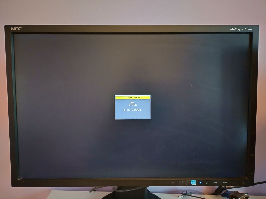 Monitor NEC 22 cale przekątna
