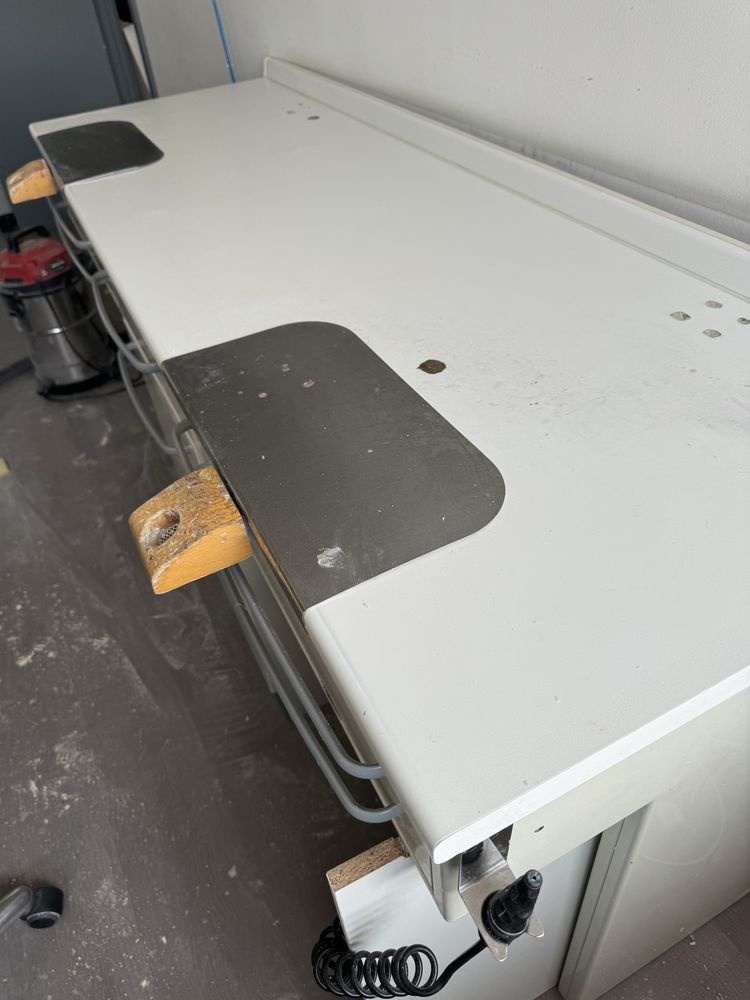 Mesa para protése dentaria com 2 postos de trabalho com 2 cadeiras