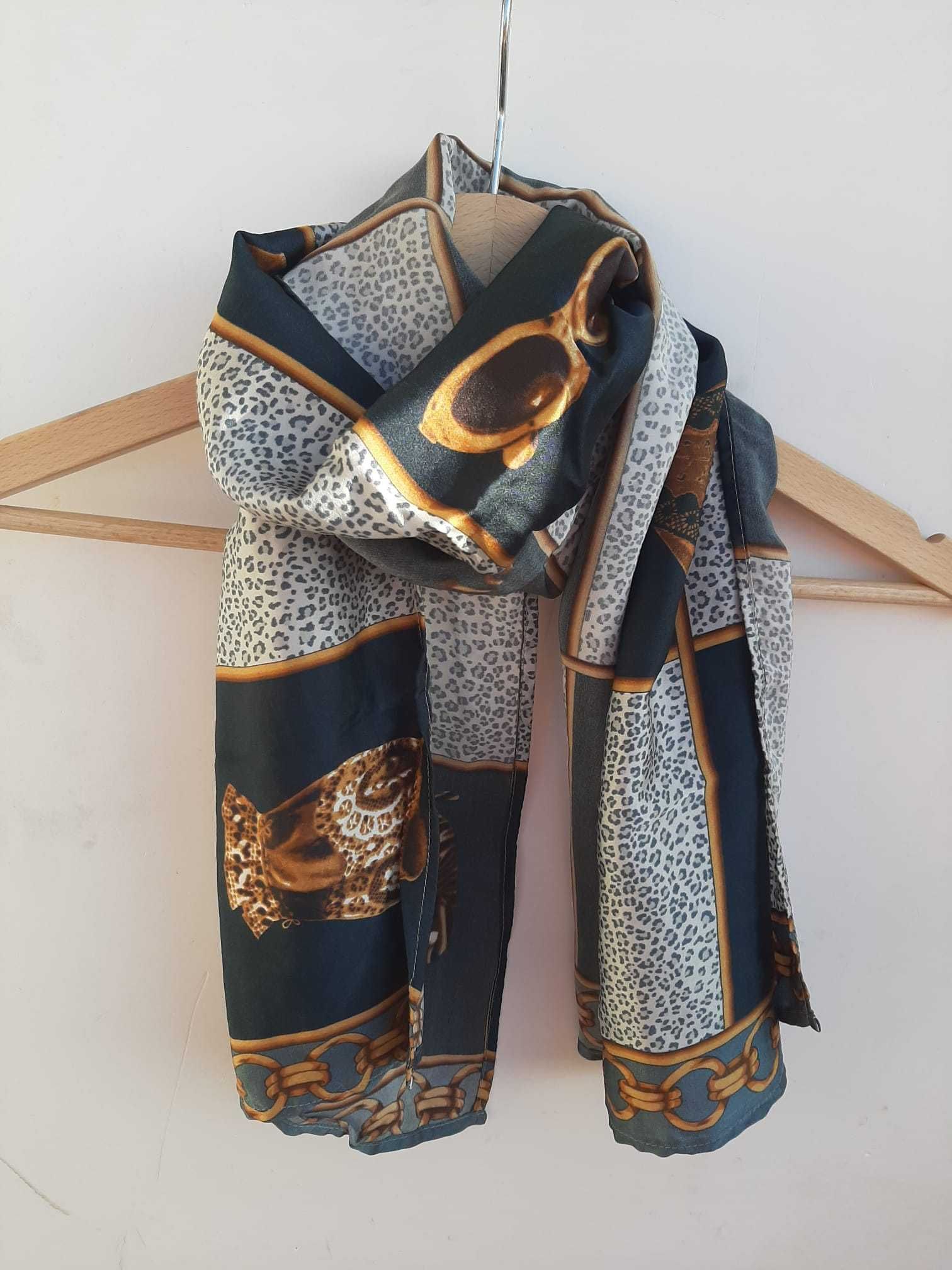 Jedwabna chusta Guess