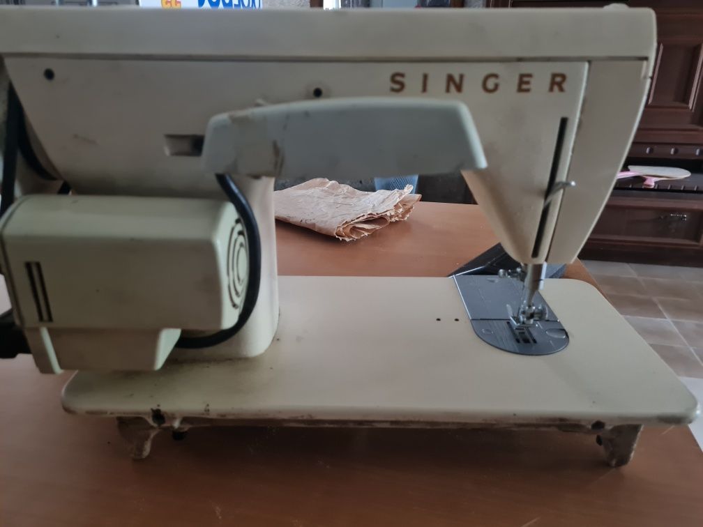 Máquina de costurar Singer