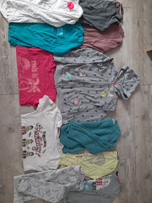 Zestaw ubrań dla dziewczynki 146