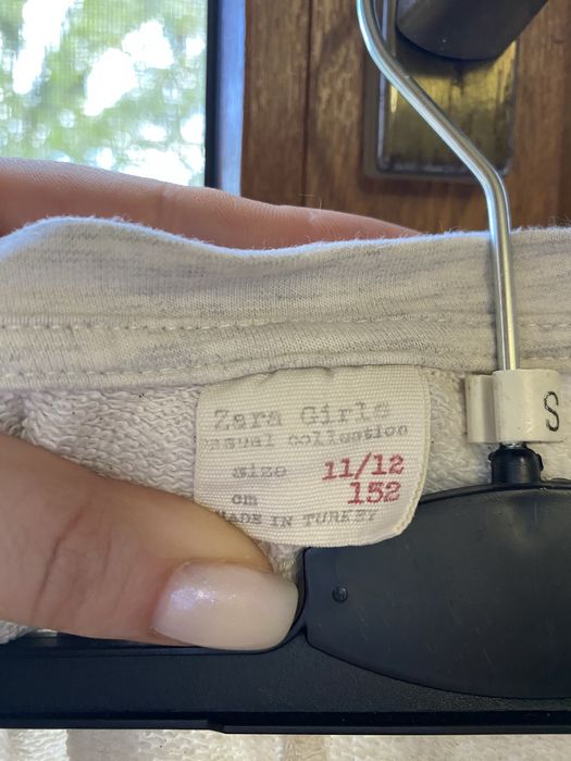 Серое белое платье Zara girls с воланом и принтом Сукня Турция Зара