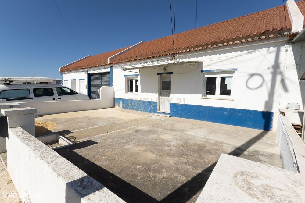 Moradia T3  com logradouro para remodelar