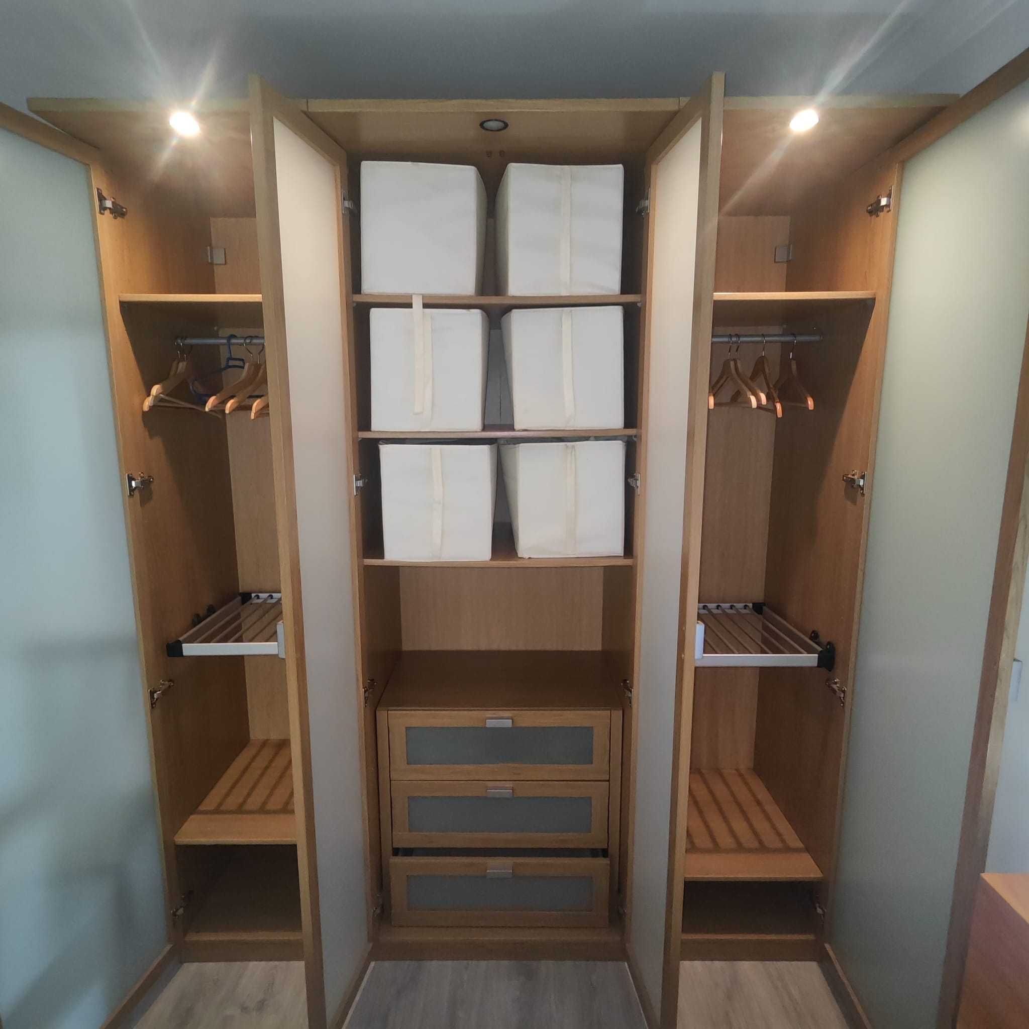 Roupeiro PAX IKEA - 3 modulos -Portas de Vidro e Parteleiras e Gavetas