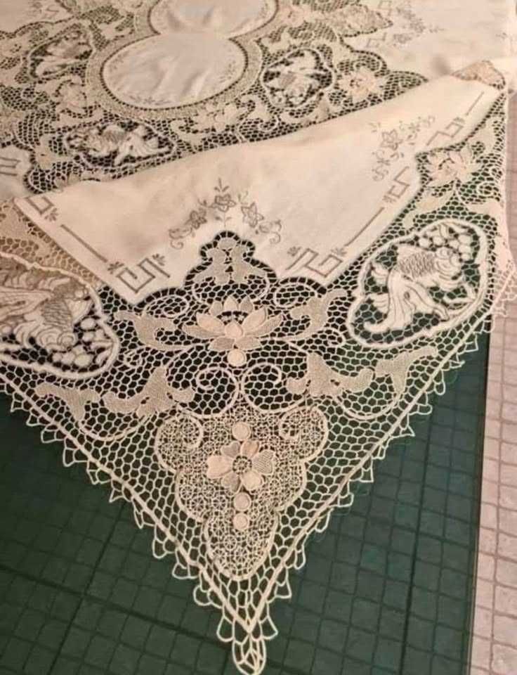 Toalha de mesa original de Veneza, puro linho bordados e renda manuais