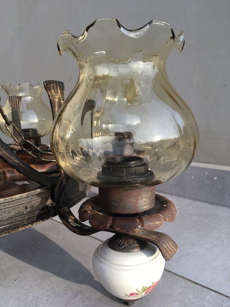Piękna stara lampa koło od wozu