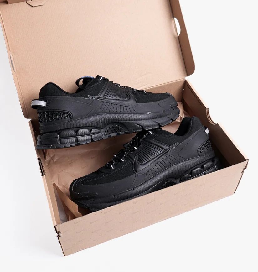 Nike vomero roam 42,42.5,45 нові оригінал чорні