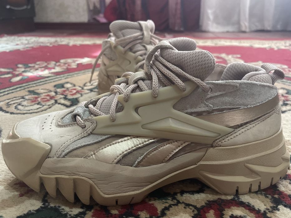 Кросівки rebook 37