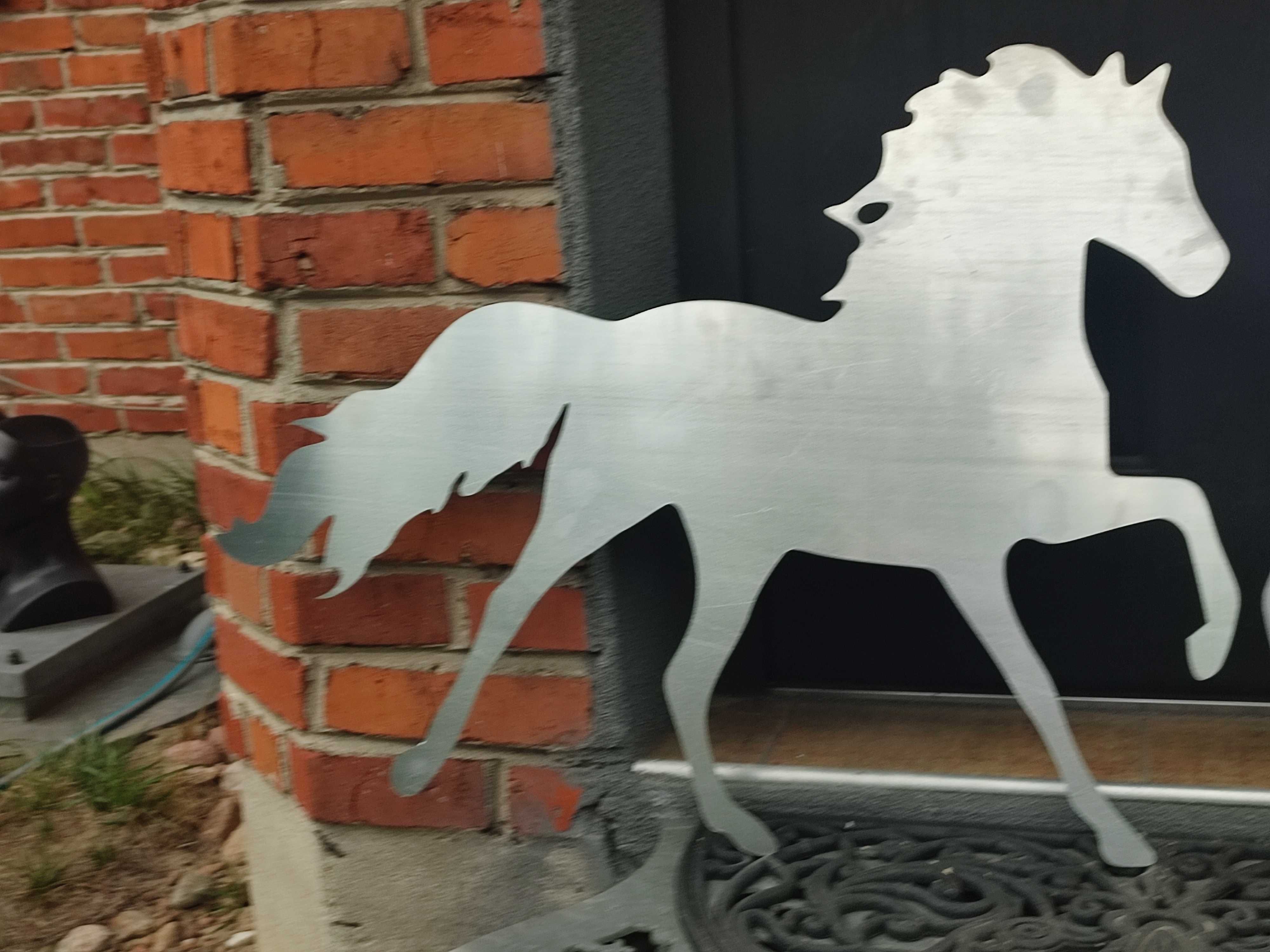 Konie xl 80 cm aluminium rozeta na bramę, ozdoba na ogrodzenie.