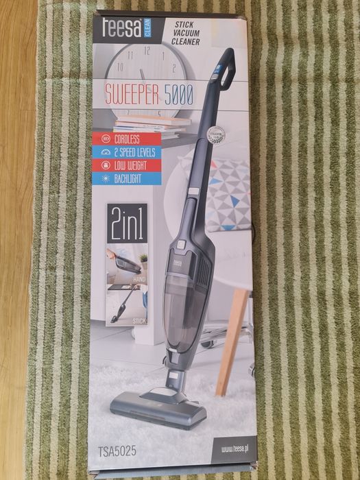 Продам аккумуляторный пылесос