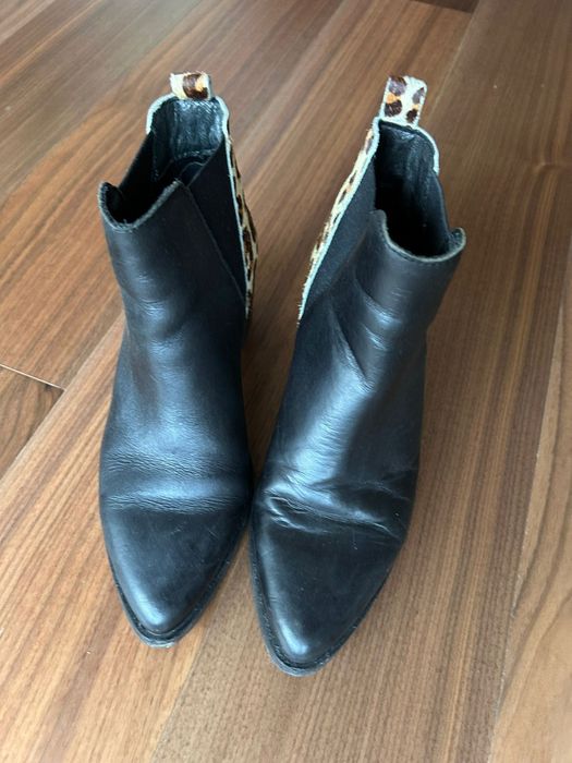 Botins com detalhe leopardo