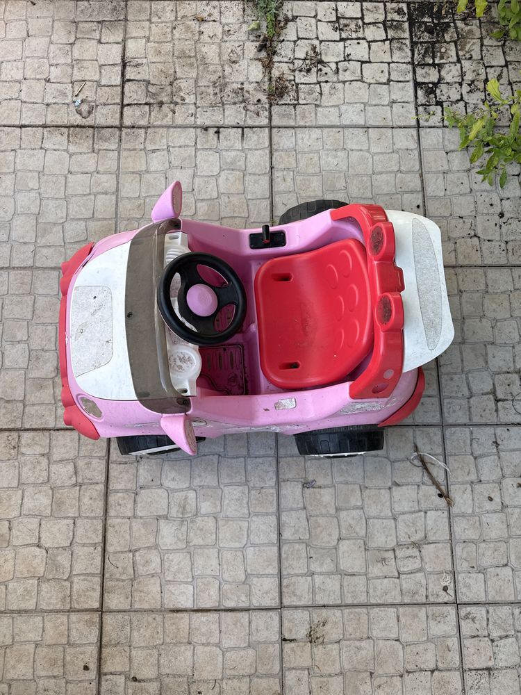 Carro de brincar Hello kitty (electrico mas sem estar a funcionar)