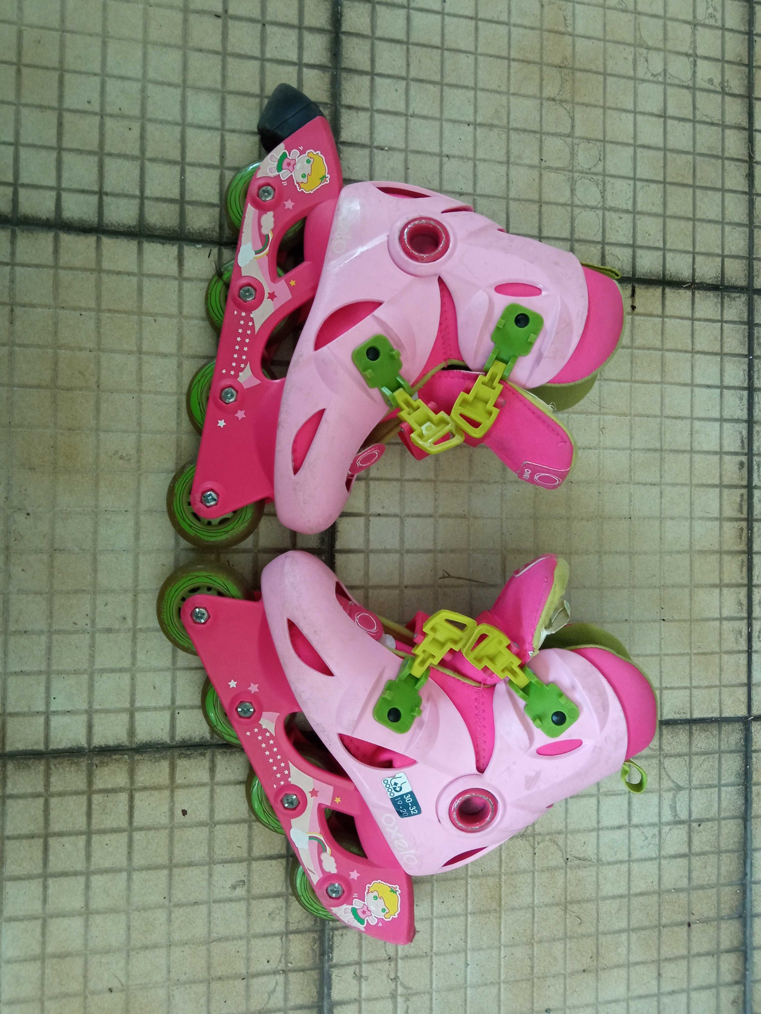 Patins em linha rosa