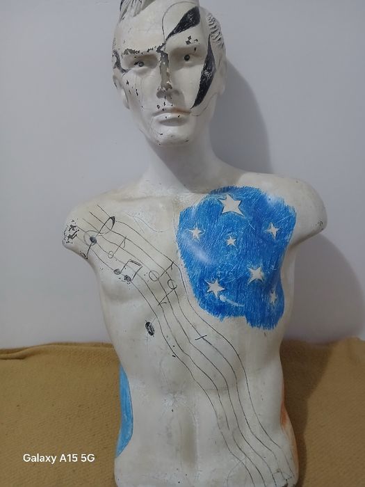 A R T E -Manequim com intervenção ARTISTICA