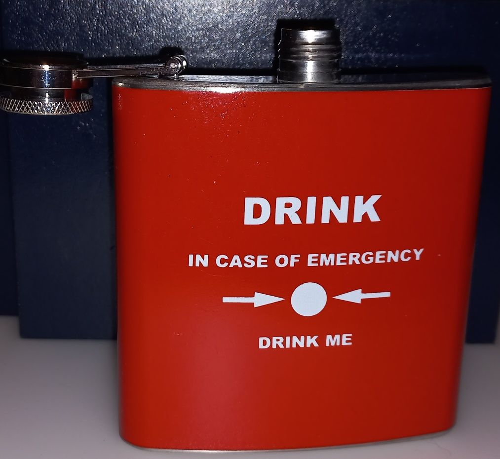 piersiówka DRINK IN CASE OF EMERGENCY Nowa 6oz