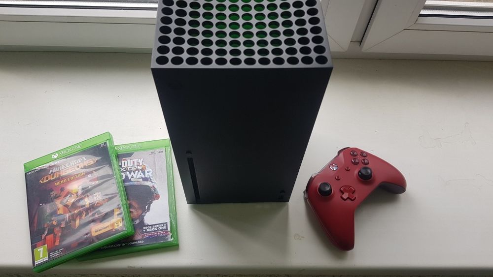 Xbox series x з джойстиком