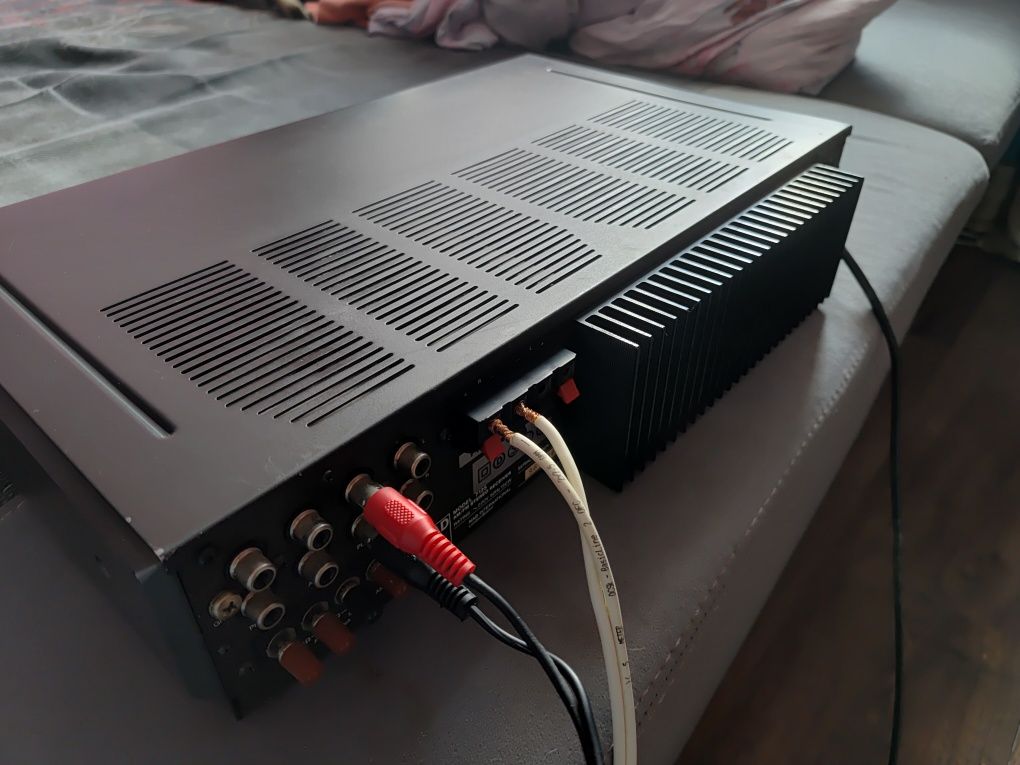 NAD 7125 Amplituner