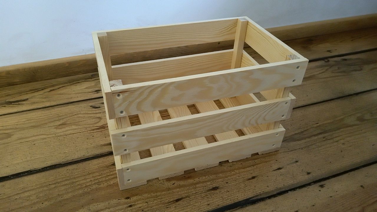 Skrzynka z drewna o wymiarach:250x250x400mm