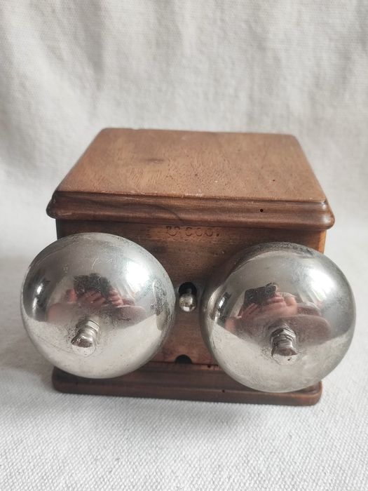 Stary dzwonek od lat 1946